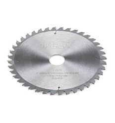 Denne præcise savklinge er afgørende for at sikre rene og skarpe snit i dit træbearbejdningsprojekt. Sikkerhed først!